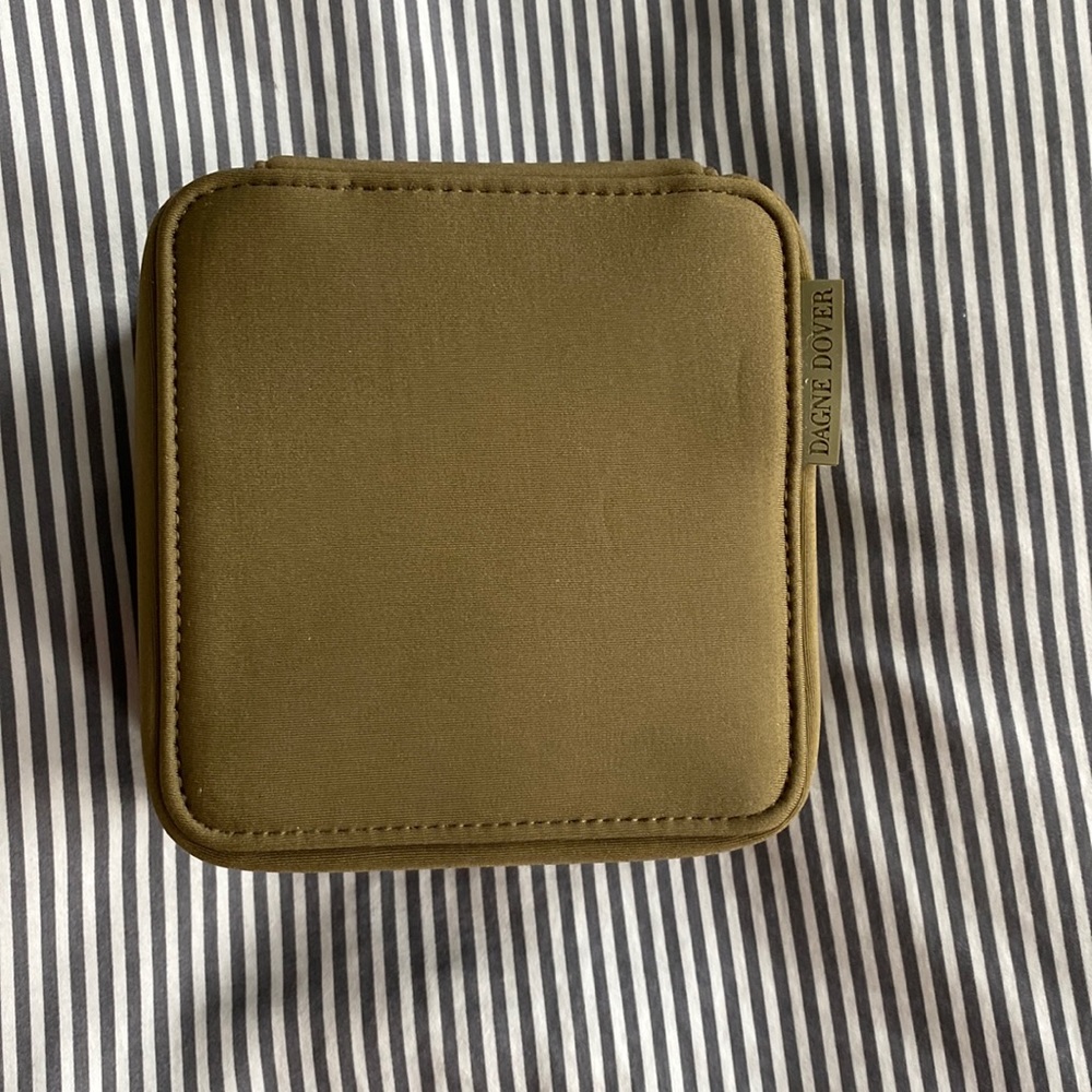 dagne dover arlo tech organizer (small)